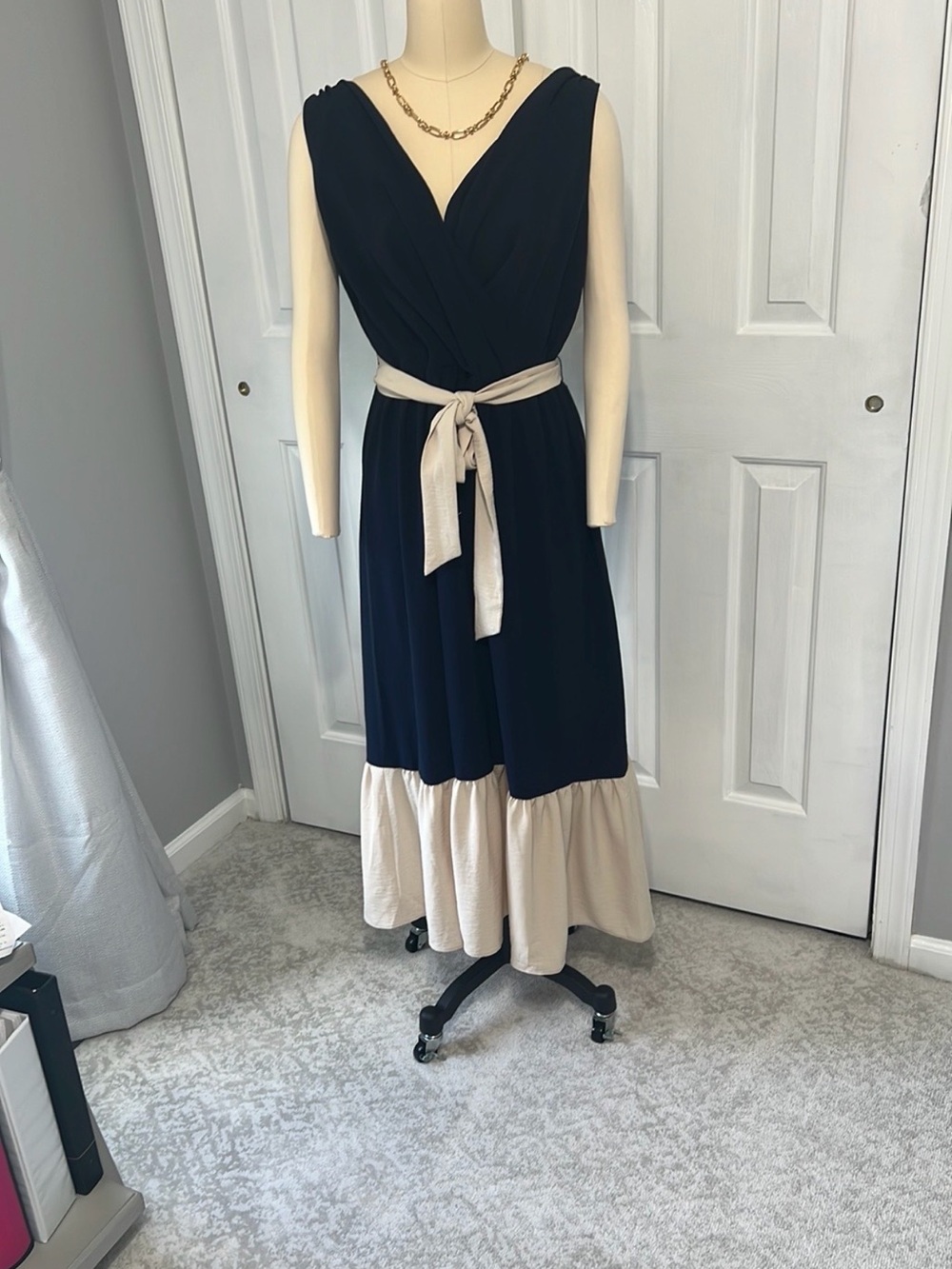 NWT DKNY Navy and Cream Sleeveless V-Neck Midi Dress with Waist Tie